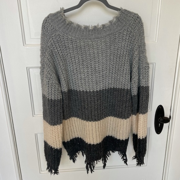 Color Block Ripped Sweater - Picture 4 of 7